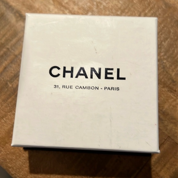 CHANEL 01A reindeer brooch - Picture 6 of 6